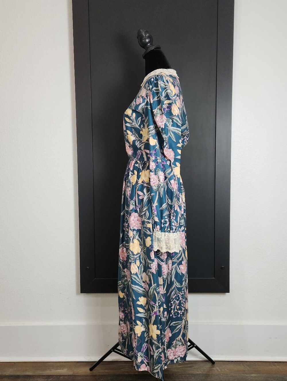 Beautiful Vintage Norman Shurmaker Floral Maxi Dress (Size 6) - Picture 8 of 10
